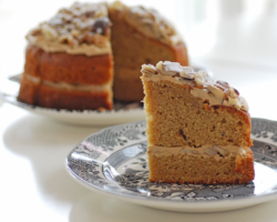 コーヒーウォールナッツケーキ <br />1カット 486円(税込) <br />
1ホール15センチ(専用箱付) 3,078円(税込 )