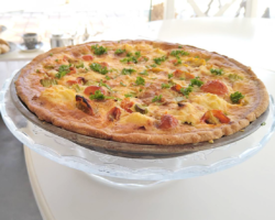 季節のキッシュ <br />1カット 486円(税込) <br />
1ホール21センチ (専用箱付) 4,158円(税込)