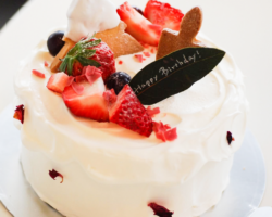 季節のトライフル○タイプ<br />
6人~7人前(専用箱付) 5,562円(税込)